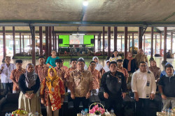 Kememparekraf Latih Warga Mengurangi Sampah Anorganik di Kota Jogja