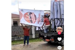 Viral Video Pikap Plat Merah Angkut Pemasangan Baliho Ganjar