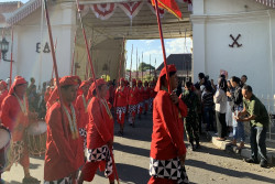 Tampung Atraksi Seni Tradisi, Upacara Ganti Dwaja Bregada Pakualaman Dilanjutkan di 2024
