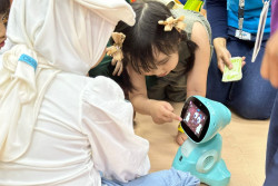 Jelang Libur Akhir Tahun, Mainan Robot Canggih Miko 3 Dihadirkan