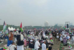Aksi Munajat Kubro 212 di Monas Doakan Keselamatan NKRI dan Kemenangan Palestina