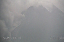Merapi Luncurkan Awan Panas ke Kali Boyong, Masyarakat Diimbau Jauhi Area Bahaya
