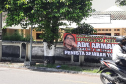 Spanduk Bermuatan Provokatif tentang Ade Armando Dicopot Bawaslu Kota Jogja
