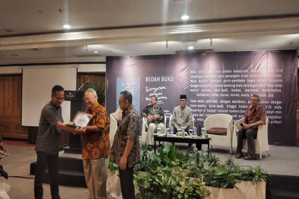 Buku Antologi Sudirman Said 'Bergerak dengan Kewajaran Dibedah 4 Guru Besar di Jogja