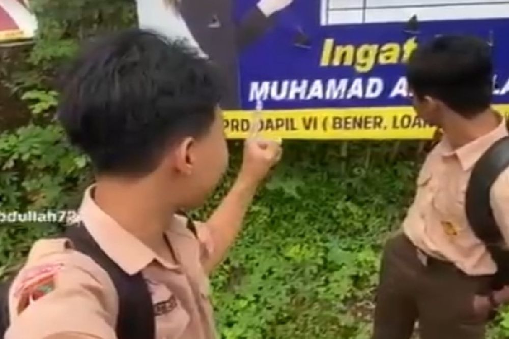 Viral di Medsos, Anak Berseragam Sekolah Kampanyekan Salah Satu Caleg di Purworejo