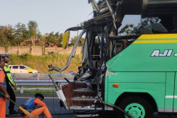 Bus Rombongan SMPN 1 Sentolo Kecelakaan di Tol Sragen, Kepala Sekolah Beberkan Kronologinya