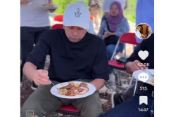 Viral Raffi Ahmad Makan Nasi Tiwul saat Peletakan Batu Pertama Pembangunan Beach Club di Gunungkidul