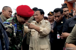 Demi Temui Warga Sukabumi, Prabowo Ganti Helikopter Sampai Tiga Kali