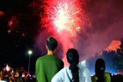 Lapangan Denggung Masih Jadi Favorit Warga Merayakan Tahun Baru