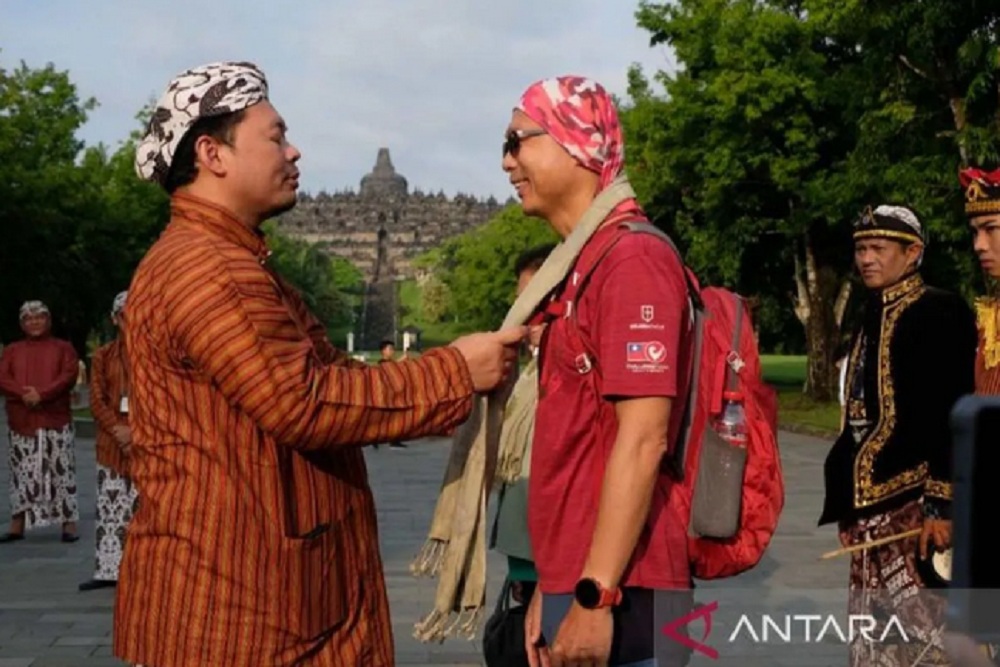 Pengelola Candi Borobudur Beri Hadiah Spesial untuk Wisatawan Perdana 2024