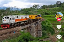 Viral KLB Crane Kirow Usai Evakuasi KA Turangga dan KRL Bandung Raya, Warganet: Terima Kasih, Jangan Keluar Lagi!