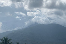 Keluarkan Awan Panas , Warga Diimbau Tak Lakukan Aktivitas Radius 4 Kilometer dari Puncak Gunung Lewotobi Laki-Laki