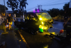 Lagi, Satu Unit Mobil Pikap Terguling di Ringroad Selatan