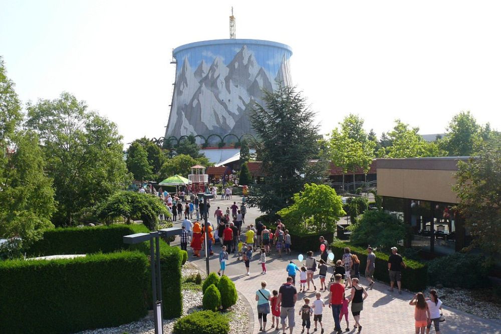 Di Jerman, Ada Taman Hiburan yang Berdiri di Bekas Pembangkit Listrik Tenaga Nuklir