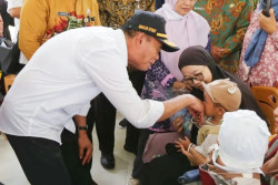 Menteri PMK Tegaskan Pembagian Bansos Tidak Ada Kaitan dengan Pilpres