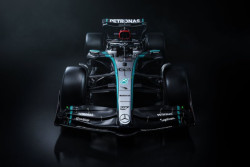 Mercedes Rilis W15 untuk Hamilton Sebelum 2025