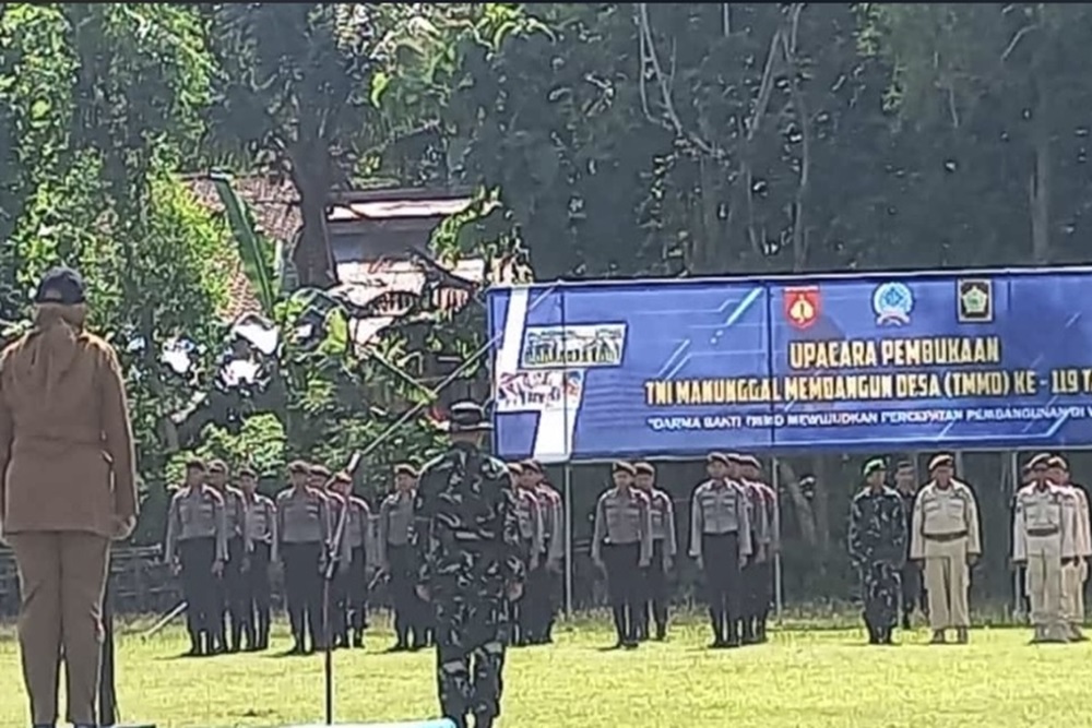 Tentara Masuk Desa Kulonprogo Bangun Jalan Buka Akses Warga