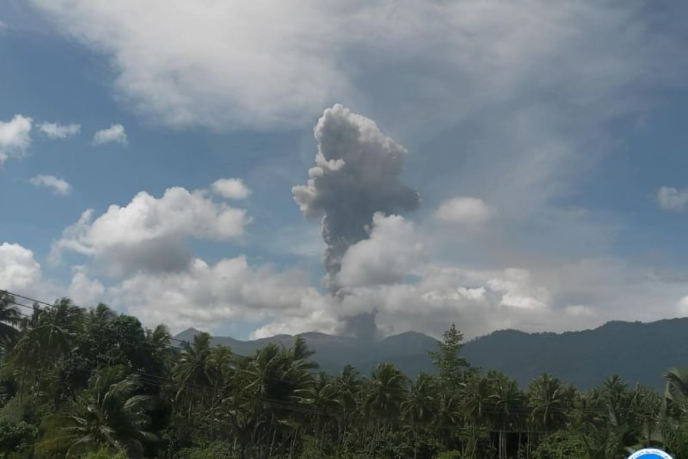 Gunung Dukono Halmahera Meletus, Semburan Abu Vulkanik Capai 2,7 Kilometer