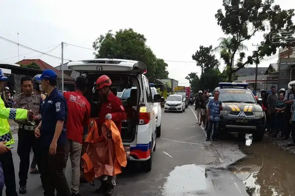 Kecelakaan di Jalan Sragen-Ngawi Tewaskan 1 Orang, Polisi Kejar Bus Merah Misterius