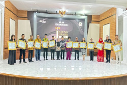 Terbaik dalam Bidang Pelayanan Publik, GM PLN UID Jawa Tengah dan DIY Raih Penghargaan HPN Award 2024