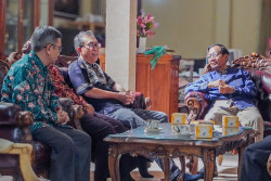 Pimpinan Universitas Widya Mataram Bersilaturahmi dengan Ketua Yayasan Mataram Yogyakarta