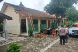 Atap Bangunan SD Negeri di Sragen Ambrol, Kayu Lapuk Dimakan Rayap