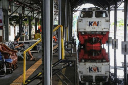 Air Masih Genangi Jalur KA di Semarang, Enam Kereta Tujuan Surabaya Alami Keterlambatan