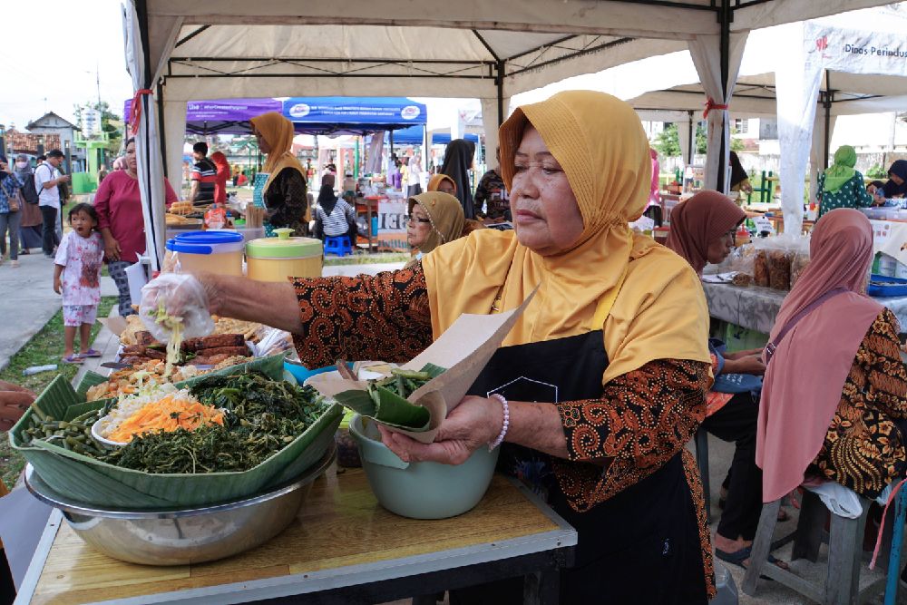 Warga Manfaatkan RTH Publik Untuk Pasar Ramadan