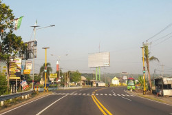 Pemkab Kulonprogo Diminta Percepat Pembangunan Infrastruktur Jalan untuk Dongkrak Pertumbuhan Ekonomi