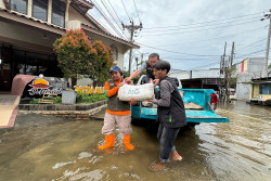 PLN Dirikan Dapur Umum dan Distribusikan Obat untuk Korban Banjir Semarang dan Kendal
