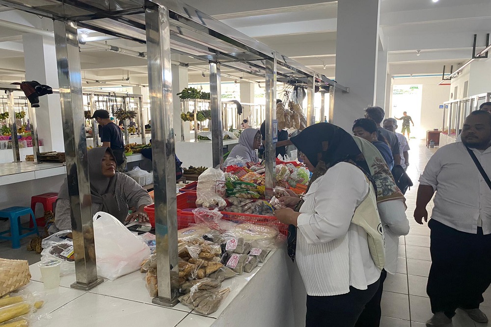 Disdag Uji Sampel Makanan di Pasar Sentul dan Kranggan