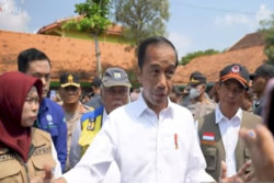 Jokowi Sebut Penanganan banjir Demak dengan Menggeser Awan dan Menutup Tanggul