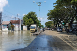 Jalur Pantura Demak-Kudus Masih Lumpuh, Banjir Belum Sepenuhnya Surut
