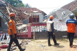 Distribusi Bantuan Korban Gempa di Pulau Bawean Terus Dilakukan