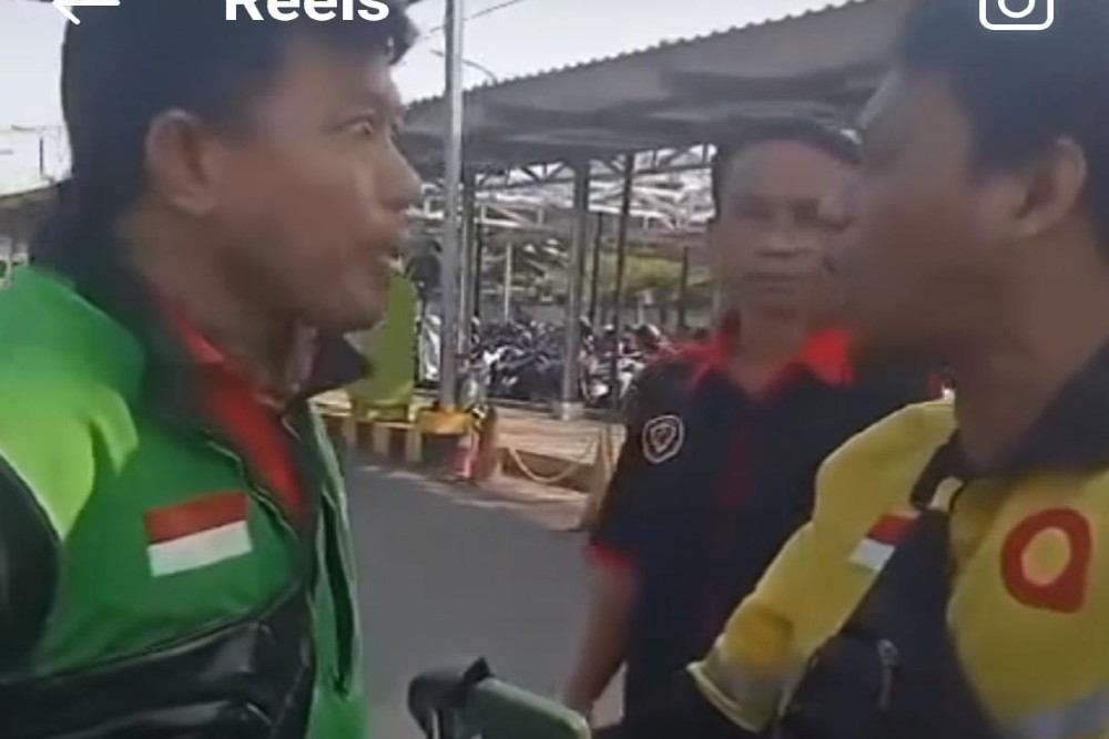 Viral Driver Ojol Hijau dan Kuning Nyaris Baku Hantam Rebutan Penumpang di Stasiun Poncol Semarang