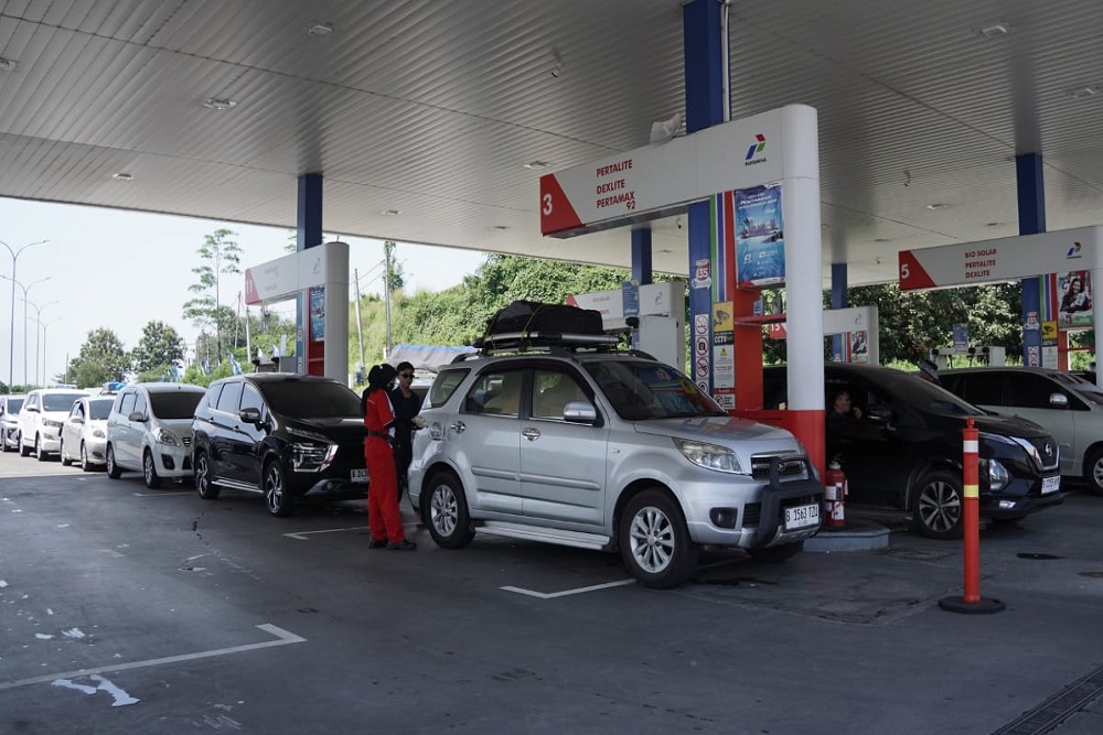 Jelang Libur Lebaran Konsumsi BBM Naik hingga 250 Persen di Layanan Pengisian BBM di Ruas Tol Jawa Tengah