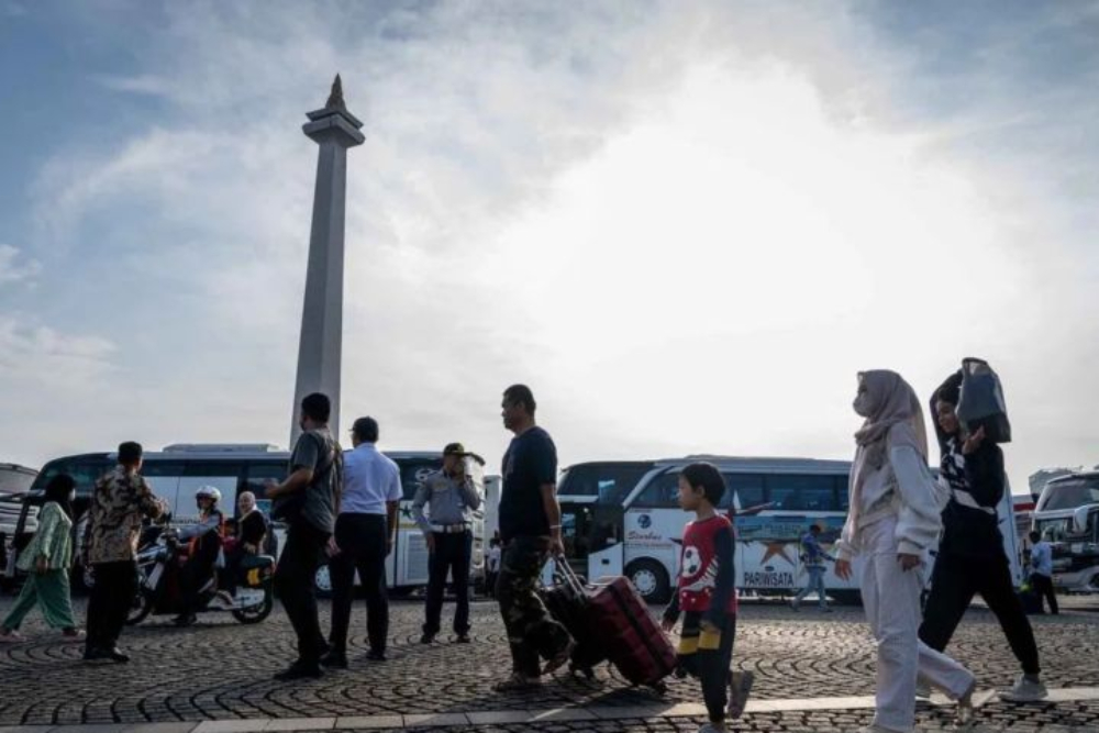 Lebaran Hari Kedua, Ribuan Warga Jakarta Pilih Kunjungi Monas