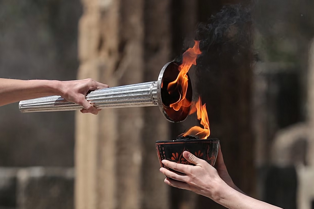 Olimpiade Paris 2024, Obor Api Dimulai Dinyalakan dari Reruntuhan Kuil Hera di Yunani