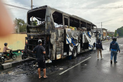 Bus Terbakar di Ring Road Gamping, 10 Penumpang Berhasil Dievakuasi
