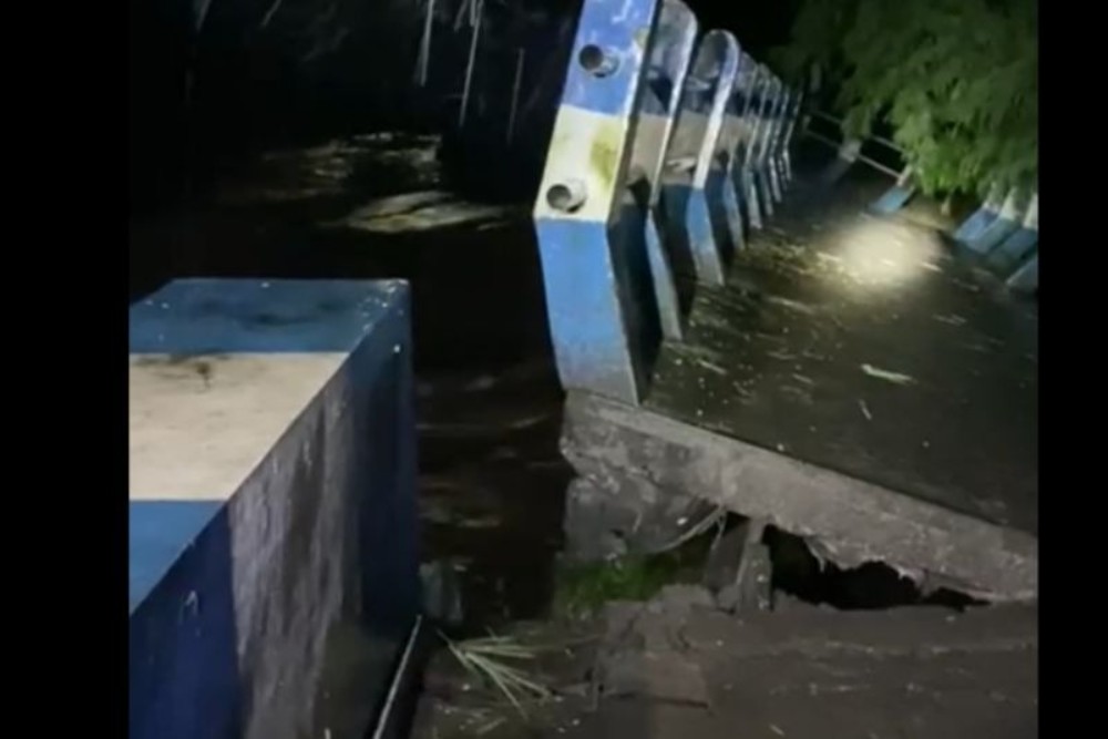 Detik-detik Pasutri Terseret Banjir Lahar Hujan Semeru, Jembatan Ambrol saat Dilintasi