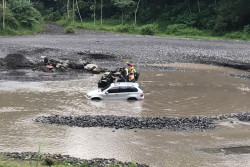 Mobil Wisatawan Terjebak di Kali Kuning, BPBD Imbau Pelancong Perhatikan Zona Bahaya