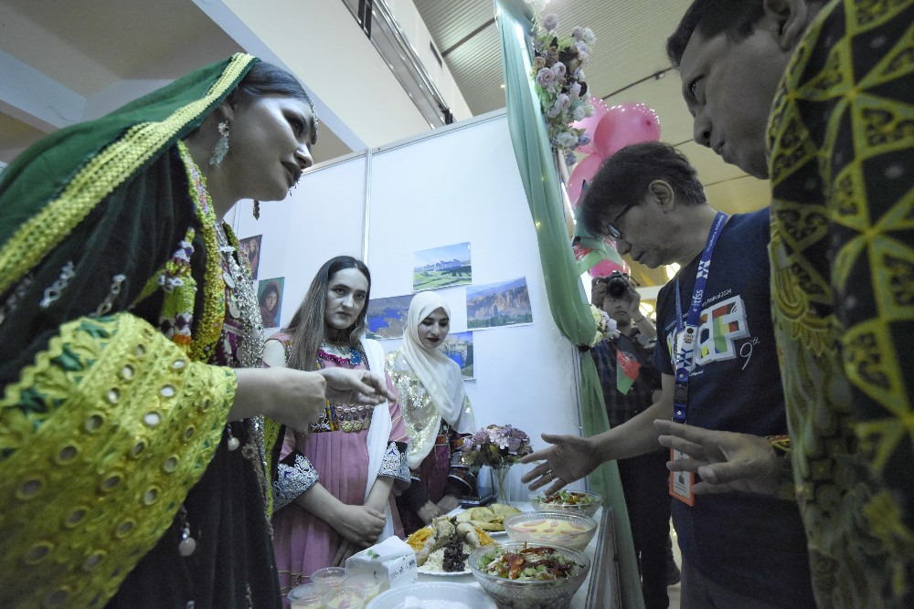 Mahasiswa dari 30 Negara Berpartisipasi dalam Festival Budaya dan Kuliner ICCF 2024