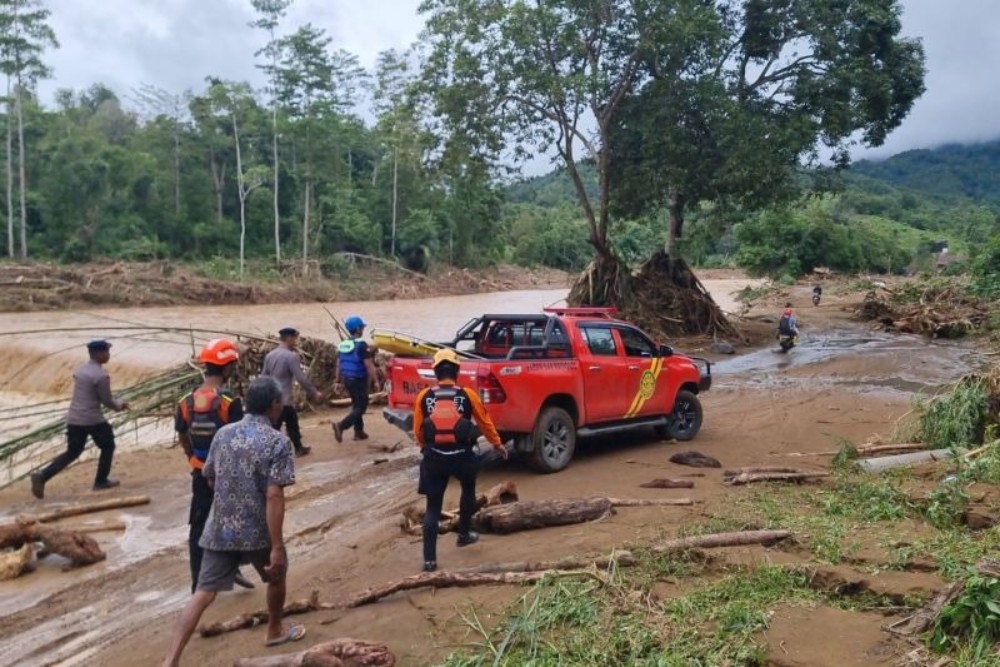 Basarnas Kerahkan 5 Unit Tim SAR Cari Korban Hilang Akibat Banjir Luwu