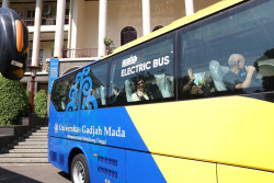 Hibah 3 Bus Listrik di UGM untuk Tekan Emisi Karbon di Kampus