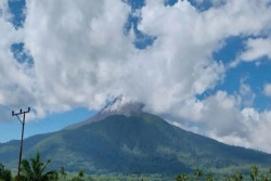 Gunung Lowotobi Laki-laki Erupsi Dua Kali, Warga Diminta Waspada Lahar Hujan