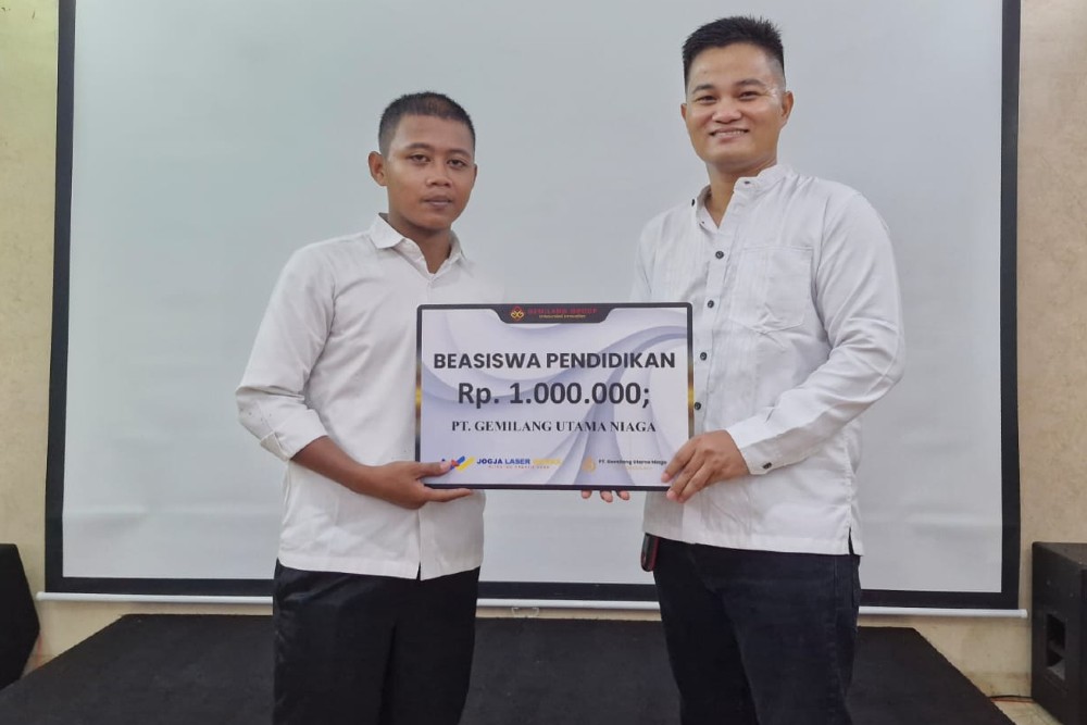 Guntur Setyo Beri Beasiswa Pendidikan Gemilang Group untuk Siswa TK hingga SMA di Jogja