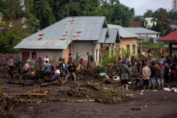 20 Korban Banjir Lahar Hujan di Sumatra Barat Belum Ditemukan