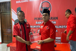 Abdi Dalem Kraton Yogyakarta Ikut Mendaftar sebagai Calon Walikota Jogja di Pilkada 2024