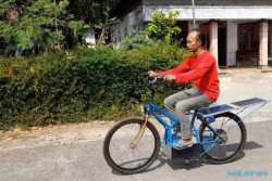 Keren! Tukang Las Mampu Ciptakan Sepeda Listrik Tenaga Surya