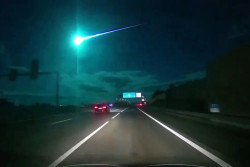 Viral! Langit Portugal dan Spanyol Mendadak Terang, Diduga Meteorit Jatuh